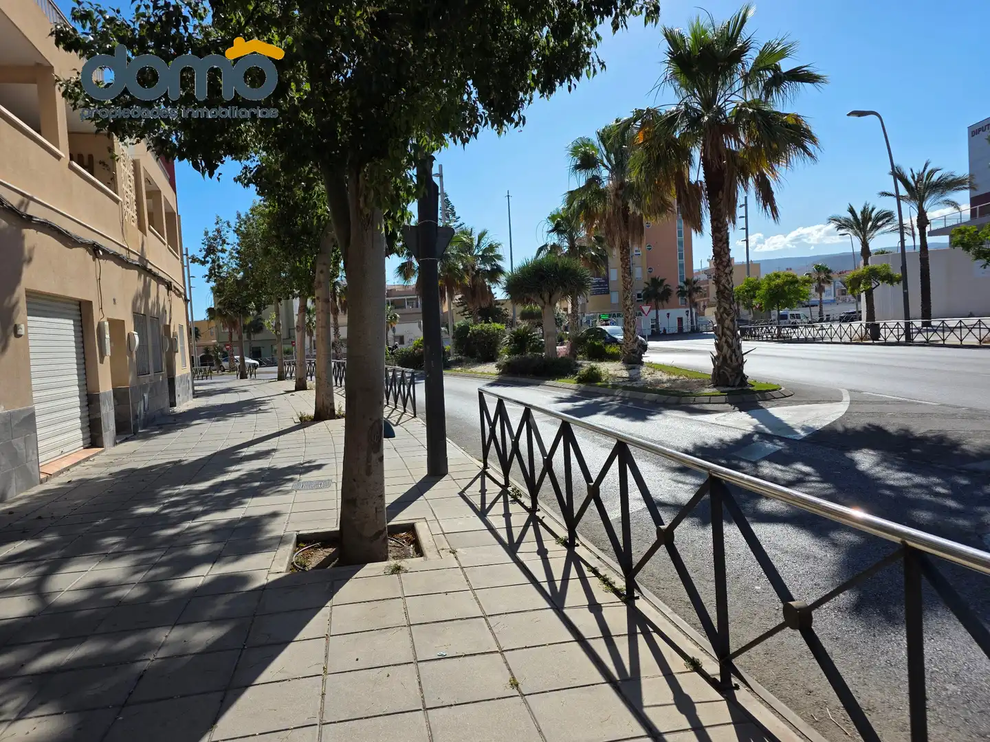 Außenansicht von Wohnung zum Verkauf in Almería mit Terrasse, Möbliert und Waschmaschine