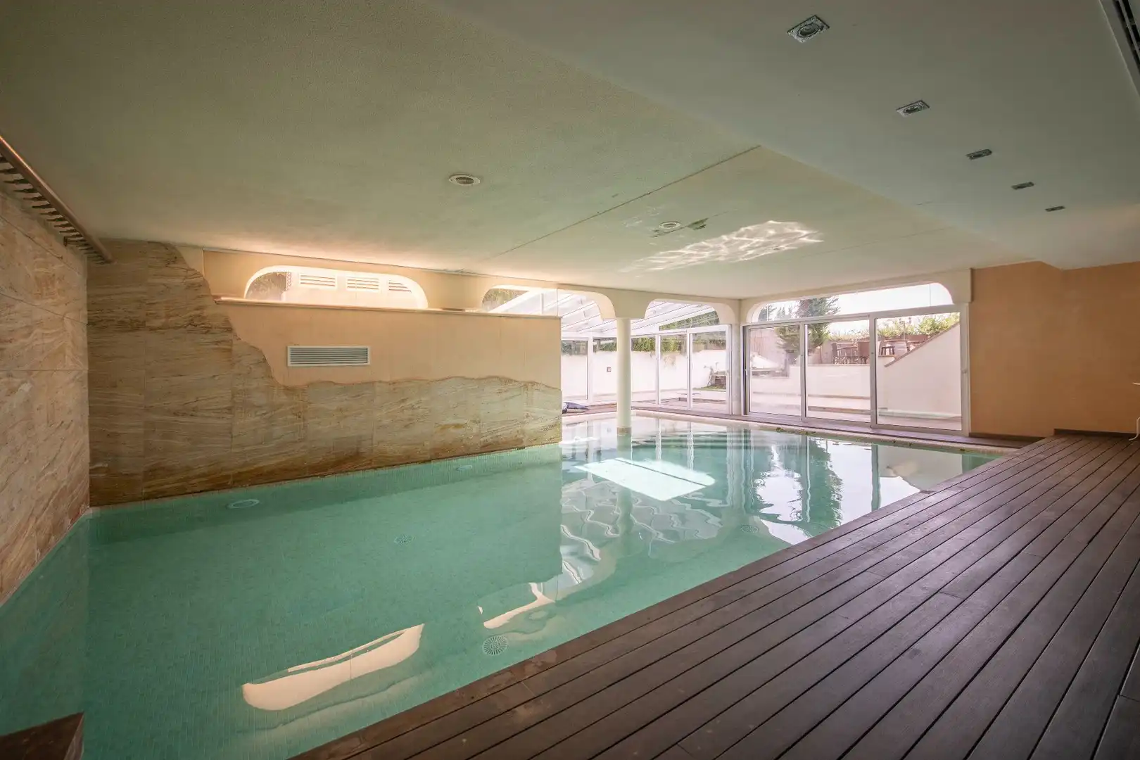 Piscina de Casa o chalet en venta en Alella con Aire acondicionado, Calefacción y Jardín privado