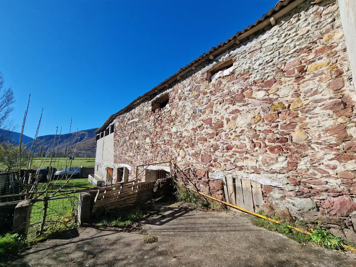 Vista exterior de Residencial en venta en Castejón de Sos, Huesca