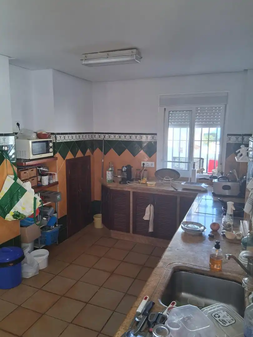 Cuina de Casa adosada en venda en Chiclana de la Frontera amb Terrassa, Balcó i Piscina comunitària