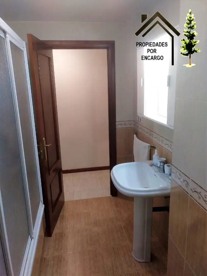 Baño de Piso en venta en Cangas  con Calefacción y Trastero