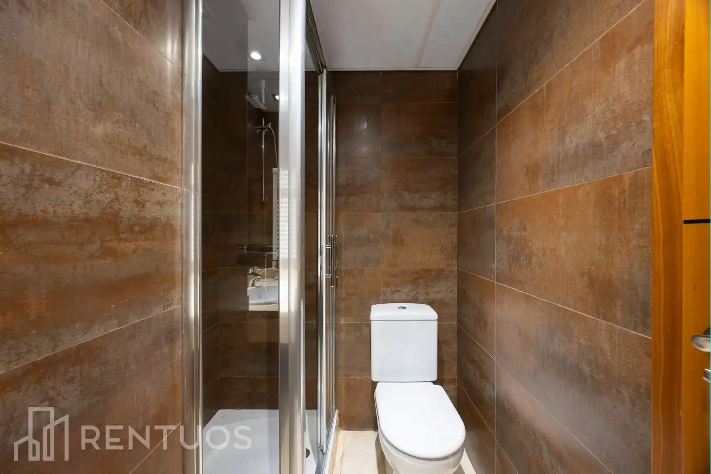Badezimmer von Wohnung zur Miete in Madrid mit Klimaanlage, Parkett und Gemeinschaftspool