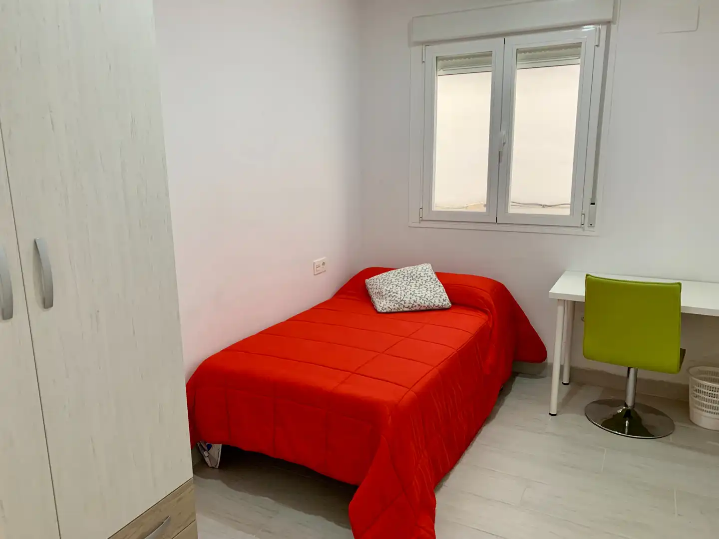 Bedroom of Flat for rent in Granada  with Air Conditioner, Heating and Parquet flooring