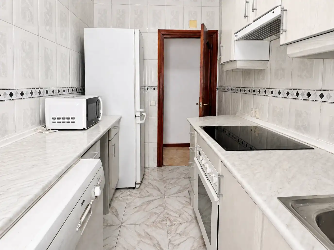 Cuina de Apartament en venda en Madrid amb Aire condicionat i Terrassa
