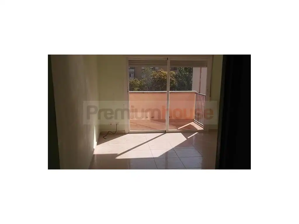 Flat for sale in Calle de Pi i Margall, Migjorn