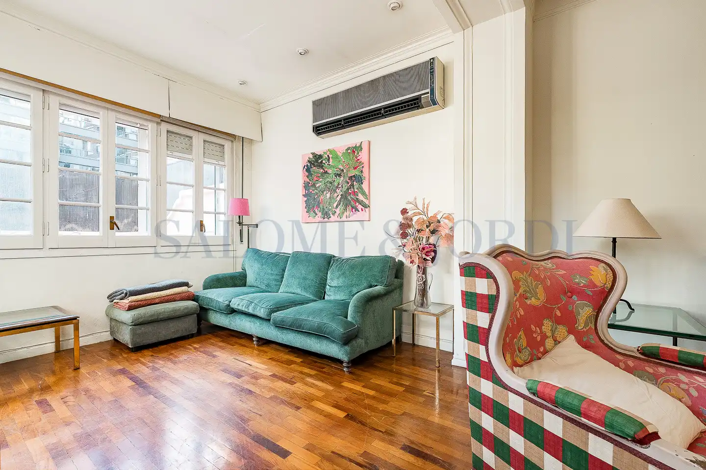 Sala de estar de Piso en venta en Barcelona con Aire acondicionado, Calefacción y Jardín privado