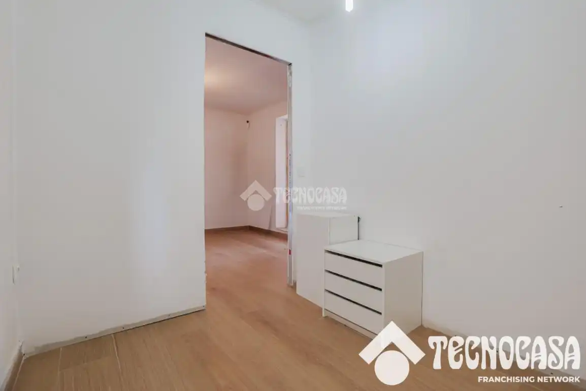 Bedroom of Flat for sale in Barcelona  with Parquet flooring and Alarm