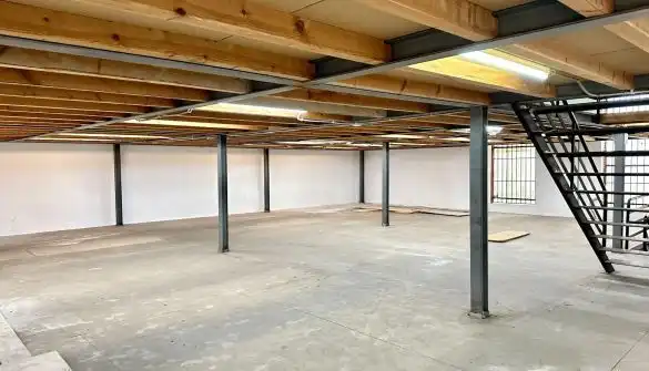 Fabrikhallen zur Miete in Santander