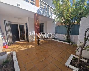 Vista exterior de Casa adosada en venda en Cambrils amb Jardí privat, Terrassa i Traster