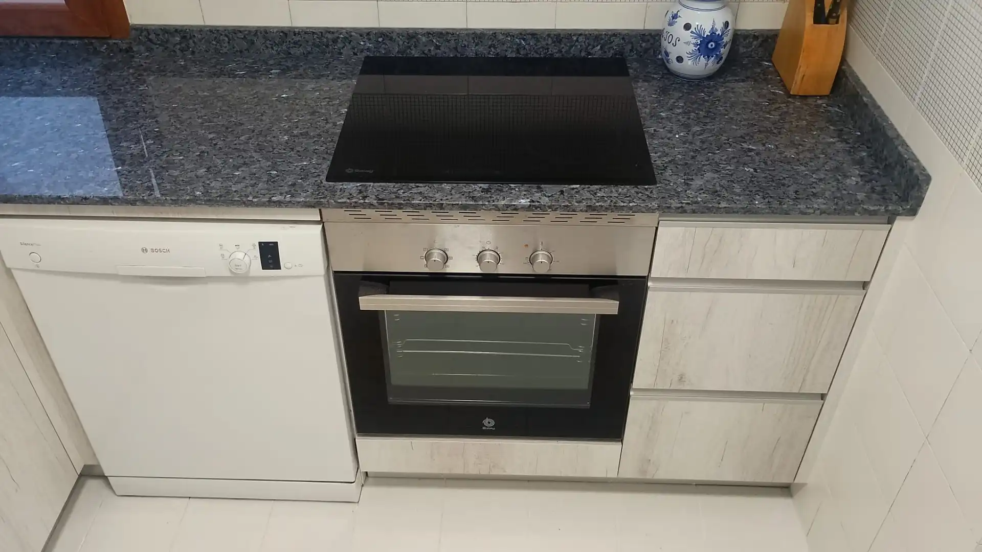 Cocina de Piso de alquiler en Oviedo  con Calefacción, Parquet y Amueblado
