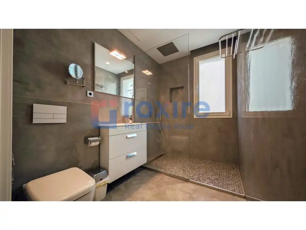Bany de Casa o xalet en venda en Santa Eulària des Riu amb Aire condicionat, Jardí privat i Terrassa