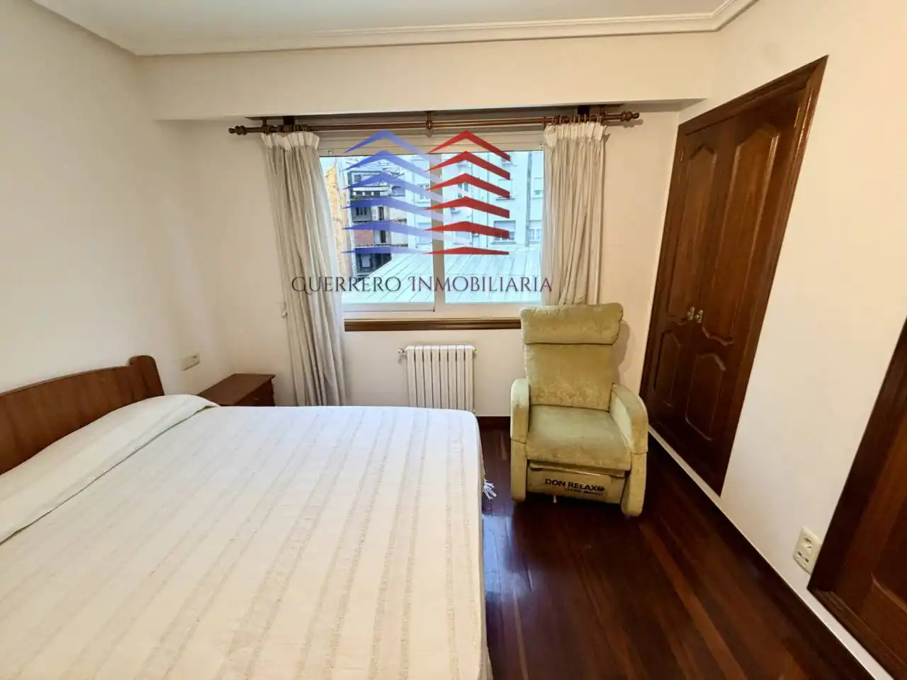 Habitación de Apartamento de alquiler en Ourense Capital  con Calefacción, Parquet y Trastero