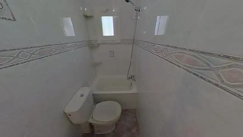 Bathroom of Flat for sale in Esplugues de Llobregat