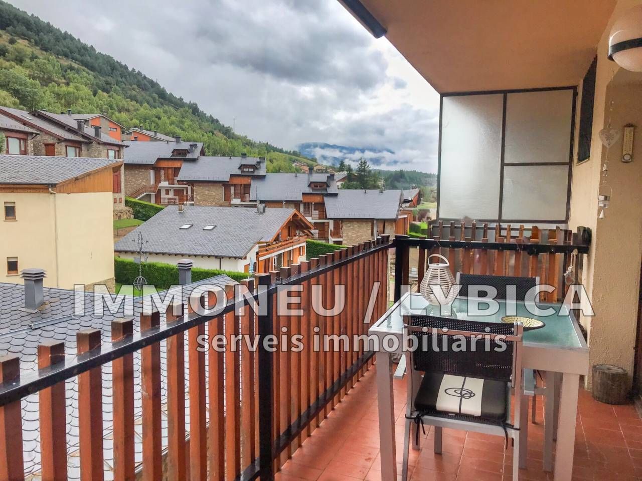 Terrasse von Dachboden zum verkauf in Alp mit Parkett, Terrasse und Abstellraum