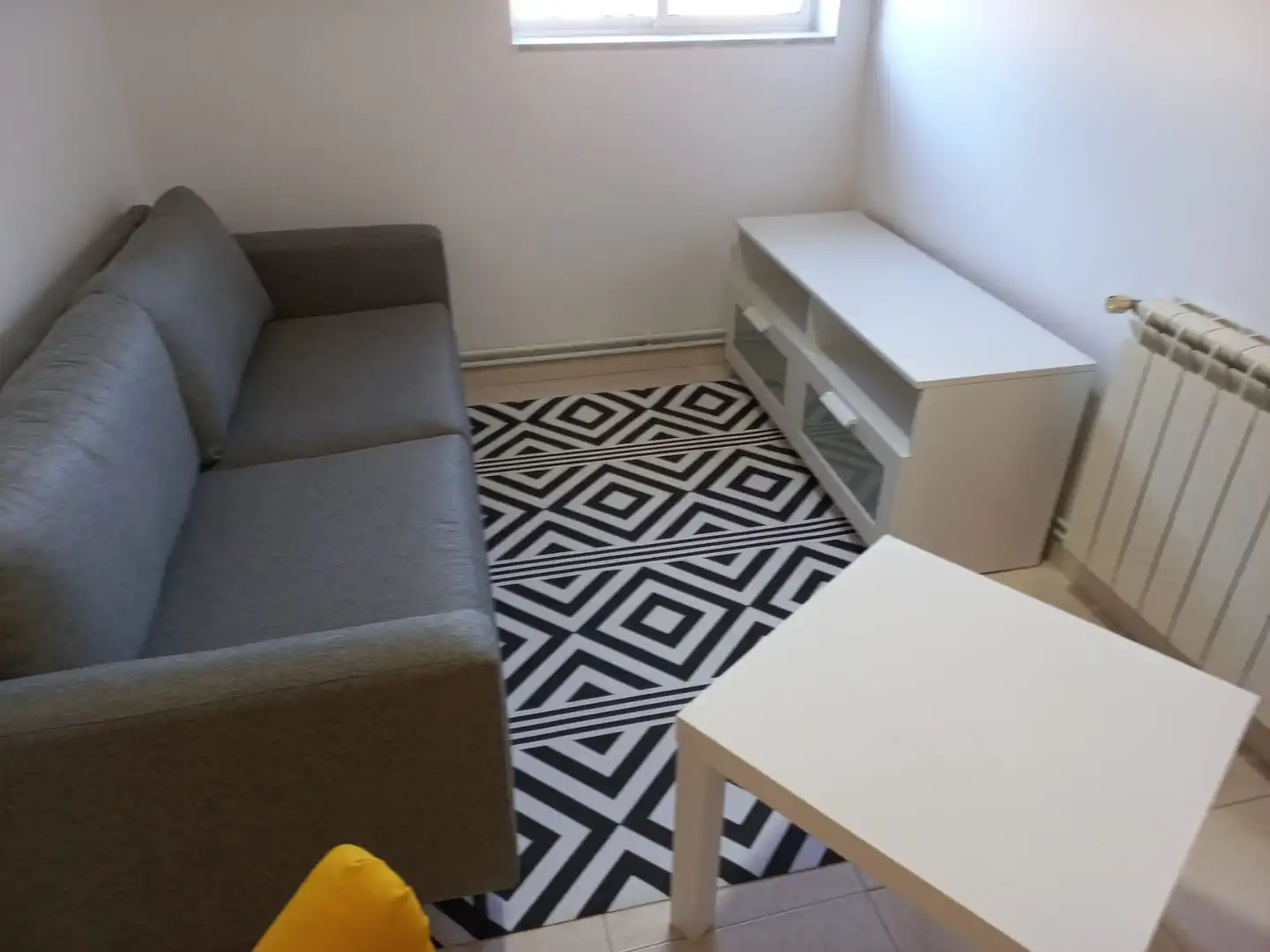 Sala d'estar de Pis de lloguer en Santiago de Compostela  amb Calefacció, Moblat i Forn