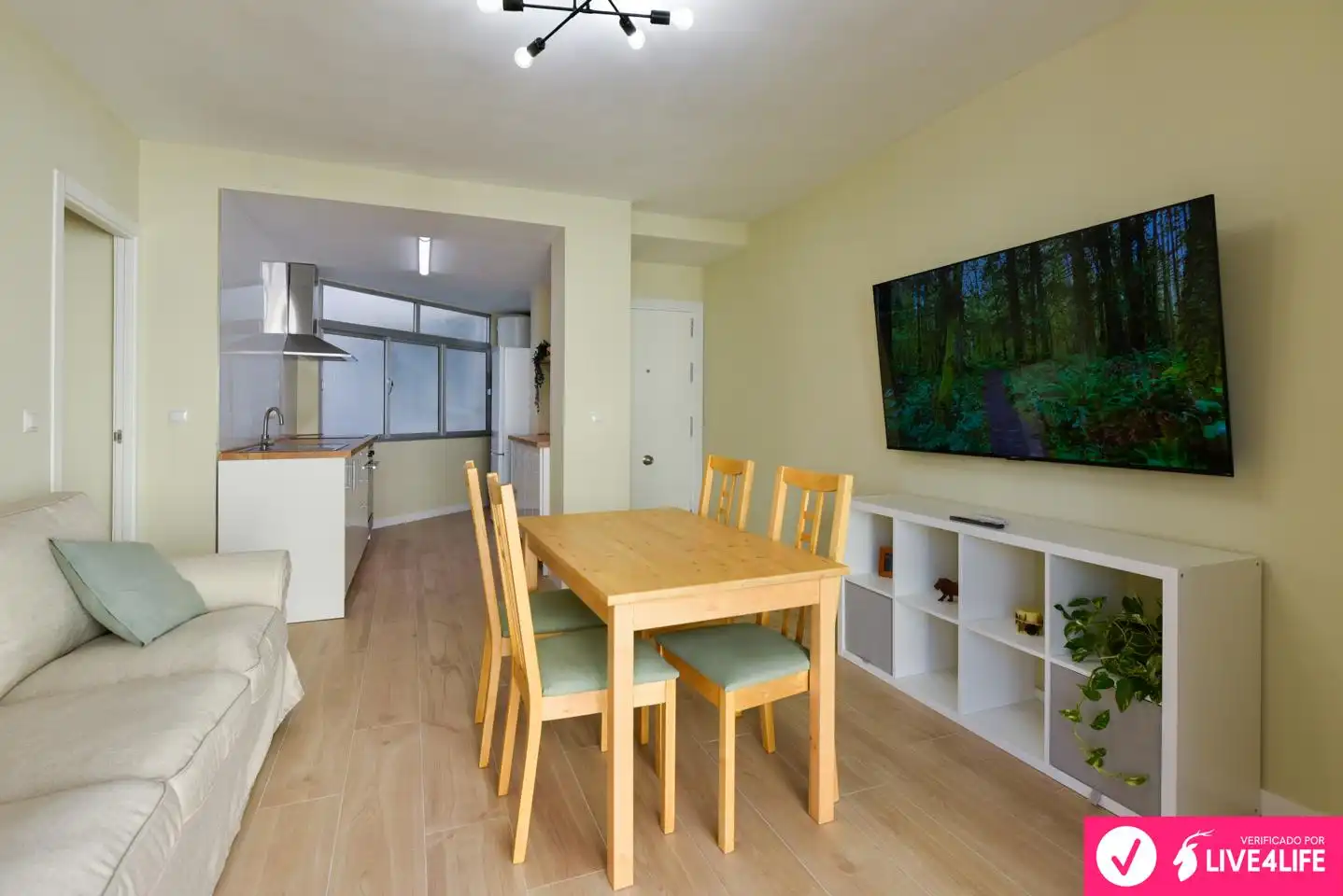 Dining room of Flat for rent in Sevilla  with Air Conditioner, Furnished and Balcony