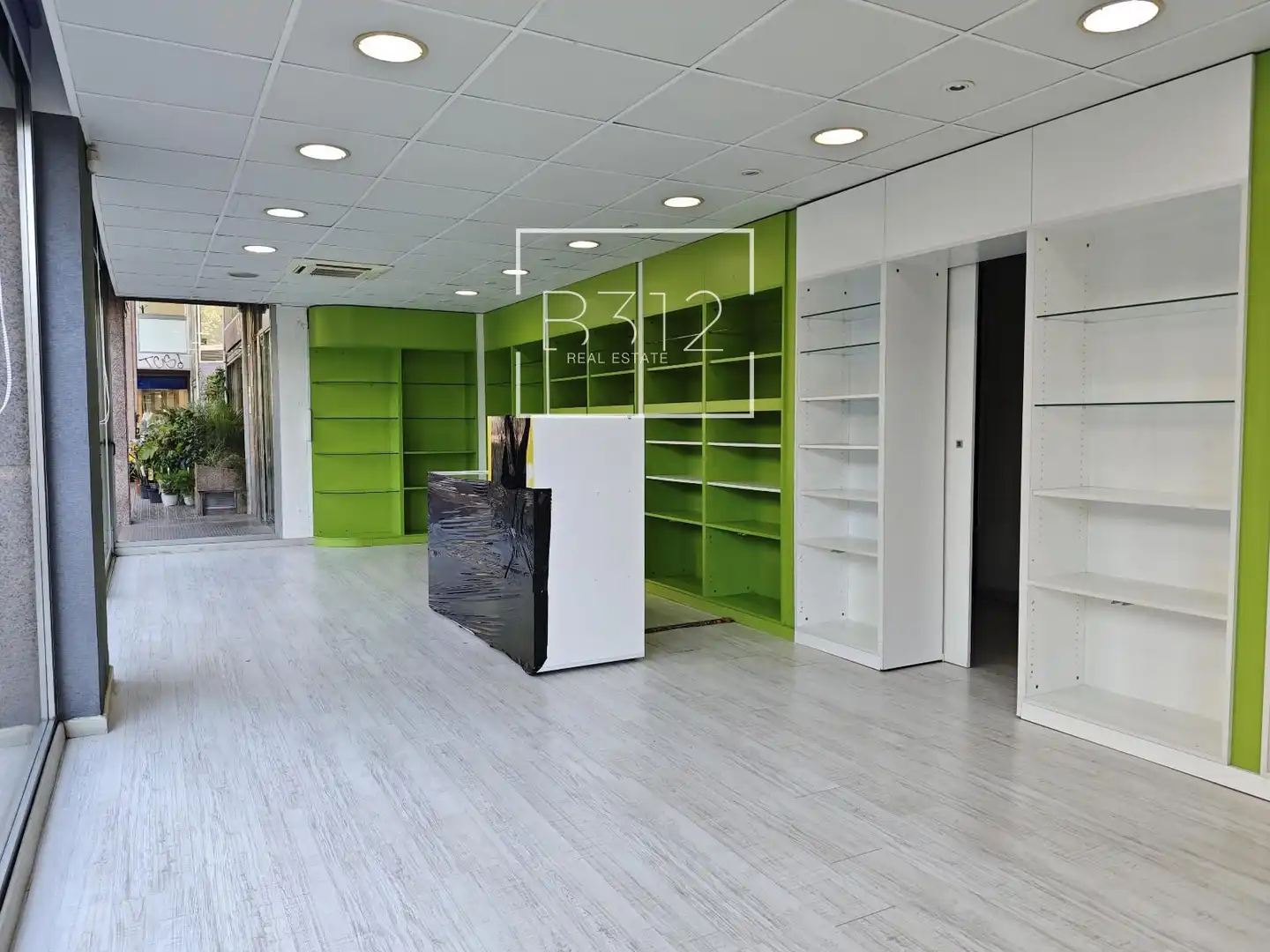 Local comercial de lloguer a Josep Tarradellas, imagen 6