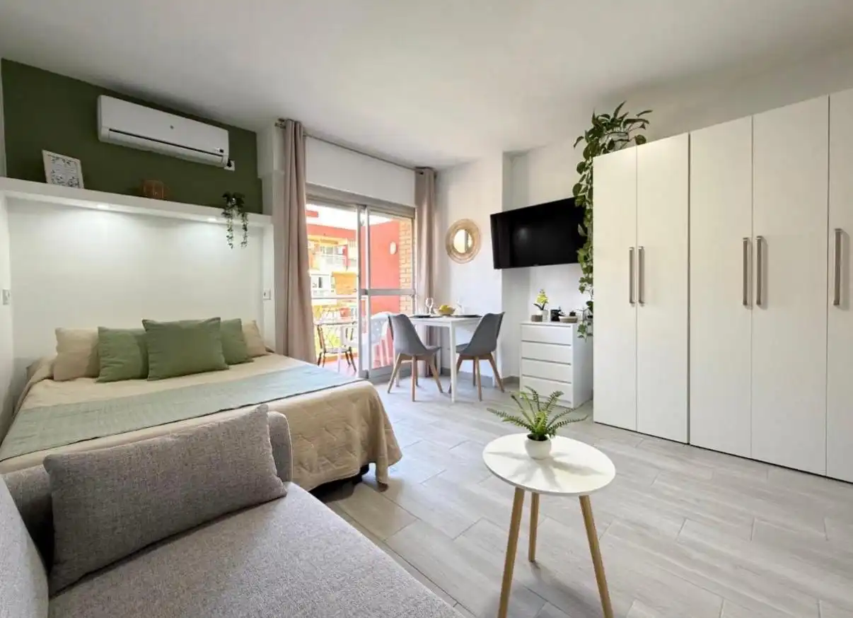 Bedroom of Flat for rent in Parque de la Paloma