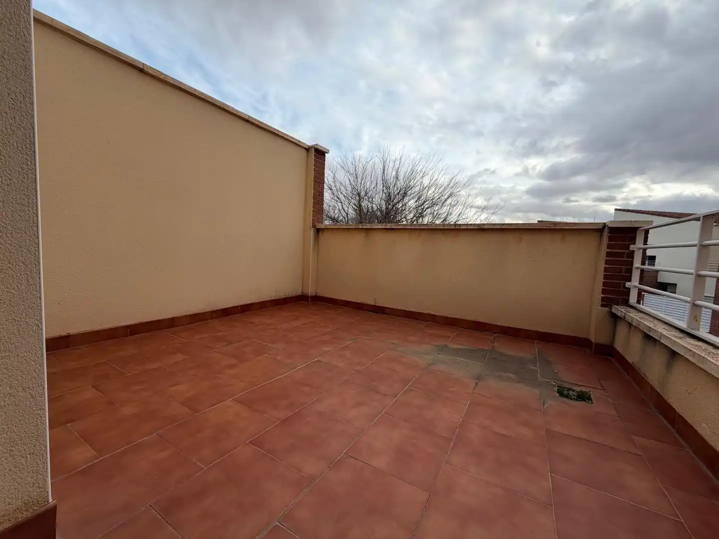 Terraza de Casa adosada en venta en Quintanar de la Orden con Aire acondicionado, Calefacción y Jardín privado