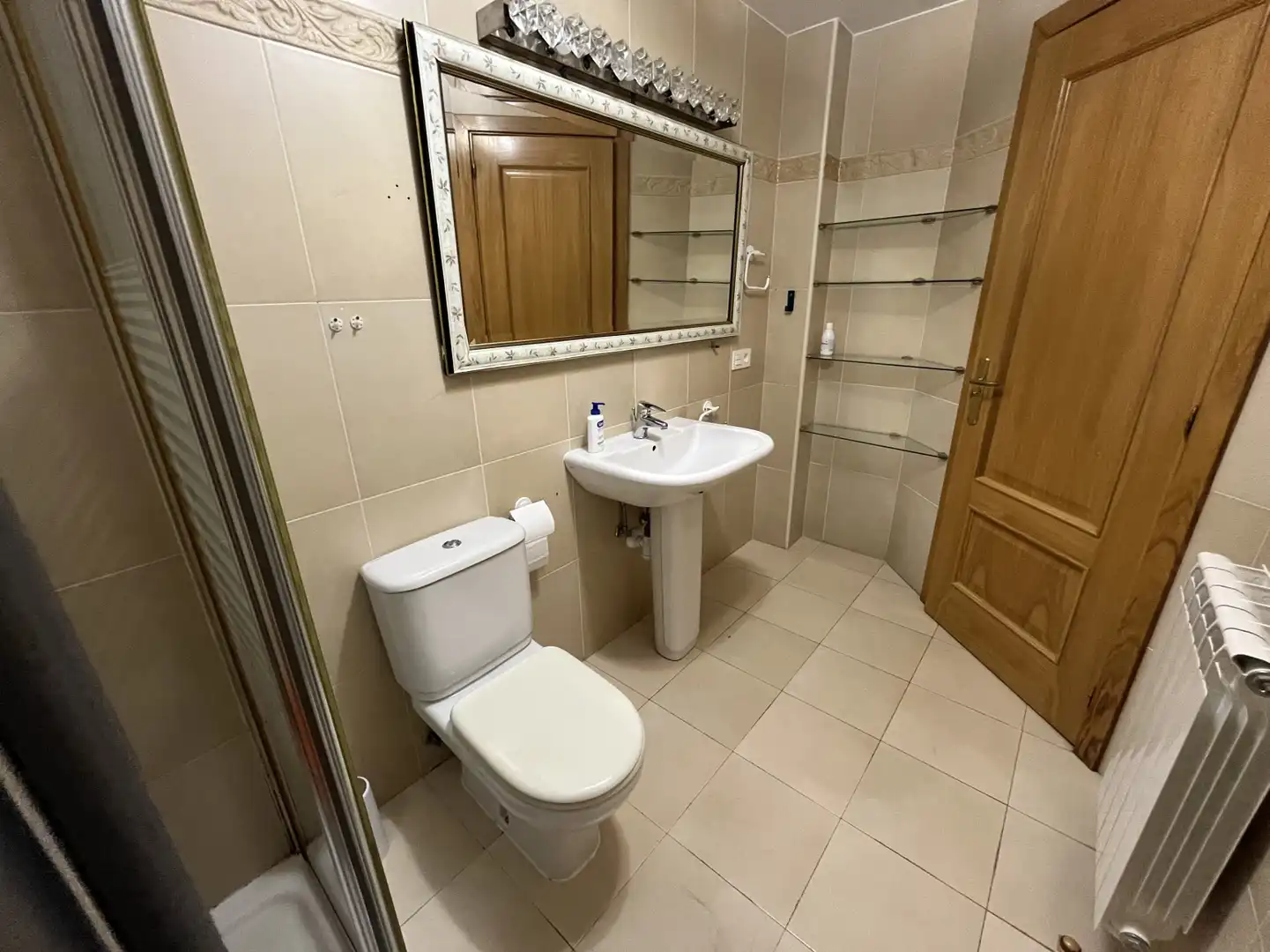 Badezimmer von Wohnung zum Verkauf in Astorga mit Parkett und Terrasse