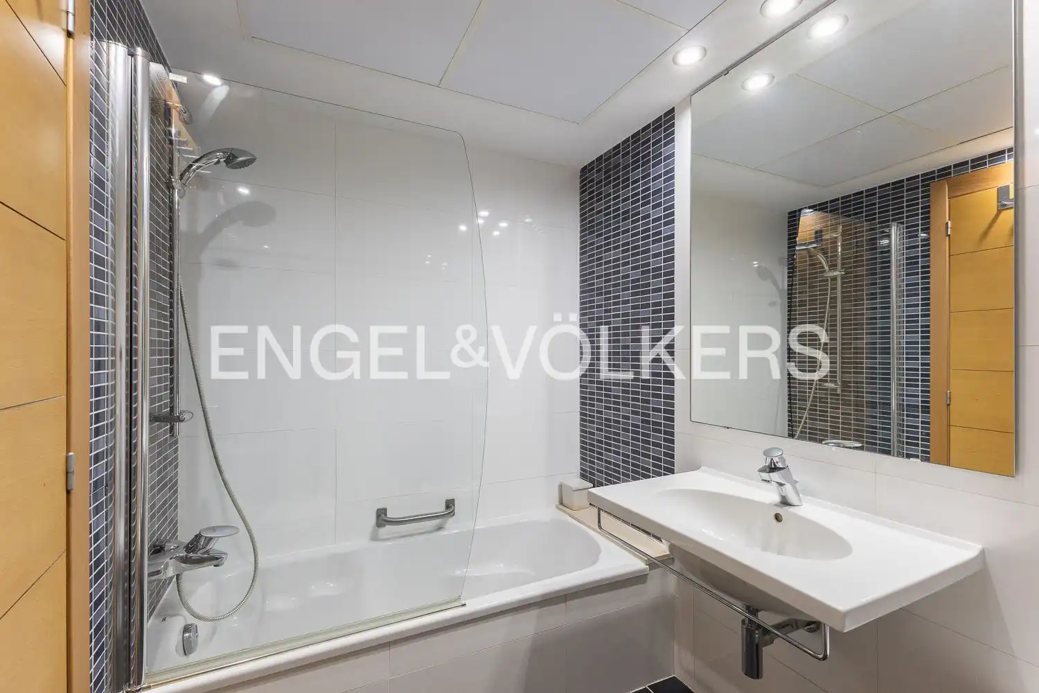 Bathroom of Flat for rent in Oropesa del Mar / Orpesa  with Air Conditioner, Heating and Private garden