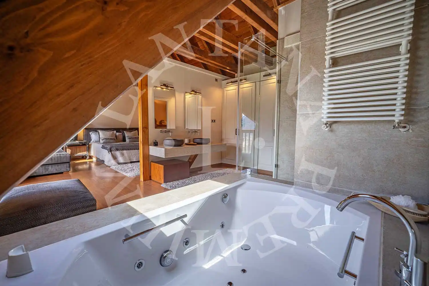 Habitación de Casa adosada en venta en Naut Aran con Calefacción, Jardín privado y Parquet