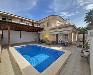 Vista exterior de Casa o xalet de lloguer en Torrevieja amb Aire condicionat, Terrassa i Piscina