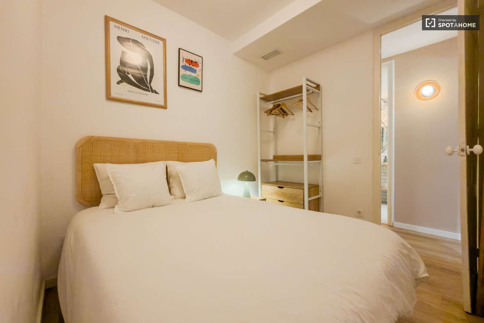 Bedroom of Flat to share in  Barcelona Capital  with Air Conditioner and Terrace