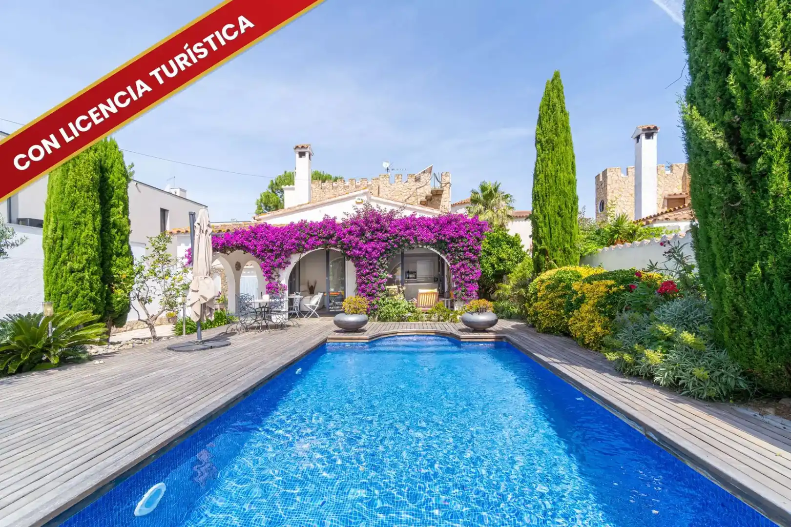 Vista exterior de Casa o chalet en venta en Empuriabrava con Aire acondicionado y Piscina