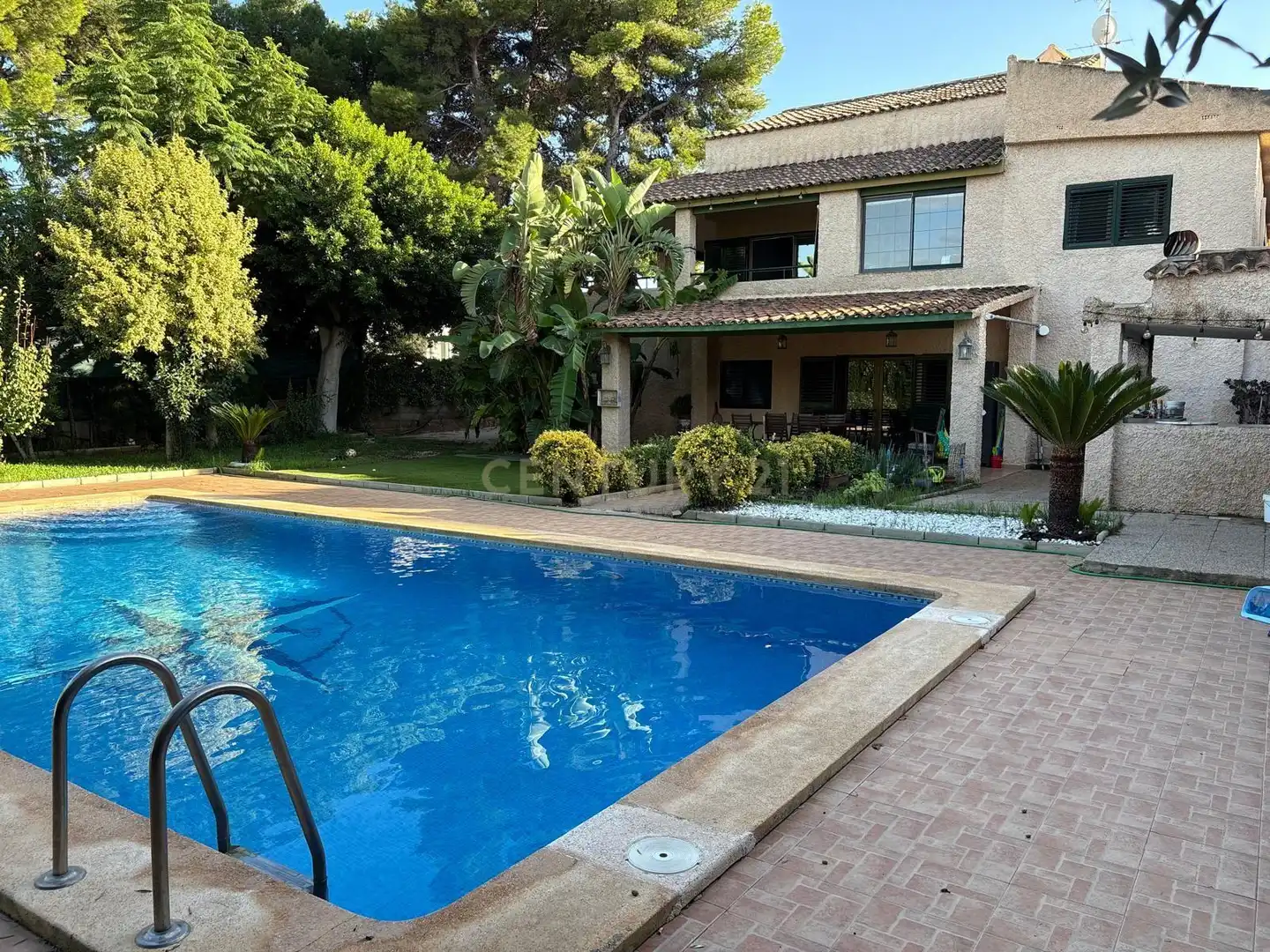 Piscina de Casa o chalet en venta en Chiva con Jardín privado
