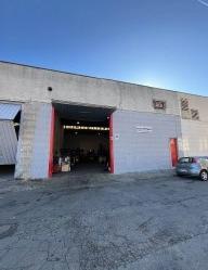 Vista exterior de Nau industrial en venda en Badalona