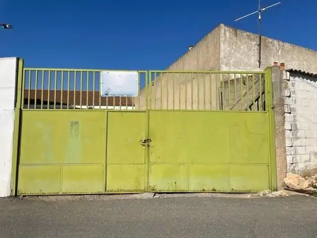 Außenansicht von Fabrikhallen zum Verkauf in La Lastrilla 