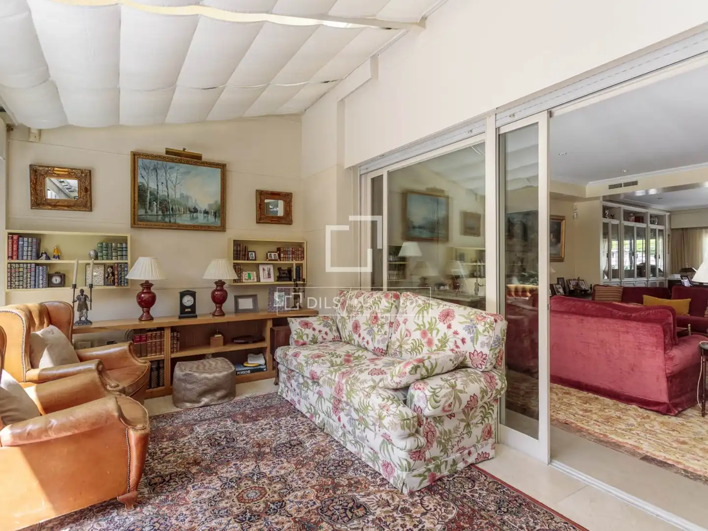 Sala d'estar de Casa o xalet en venda en Madrid amb Aire condicionat, Calefacció i Moblat