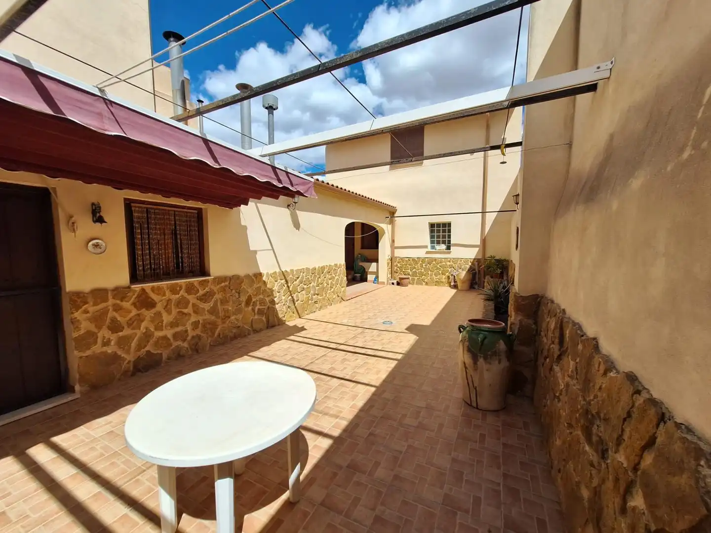 Vista exterior de Casa o chalet en venta en Algueña con Aire acondicionado, Calefacción y Terraza