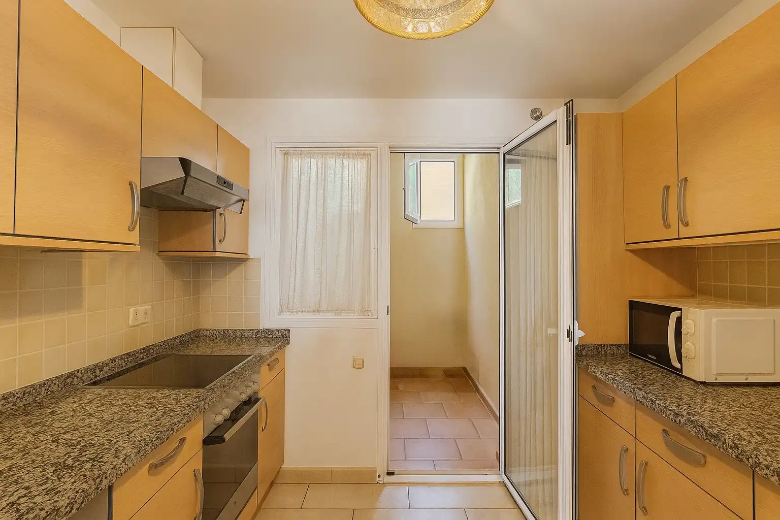 Cocina de Apartamento en venta en Benahavís con Aire acondicionado, Trastero y Piscina comunitaria