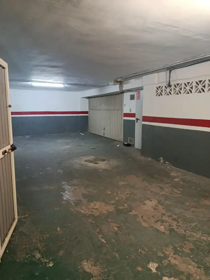 Parkplatz von Wohnung zum Verkauf in Cádiz mit Klimaanlage
