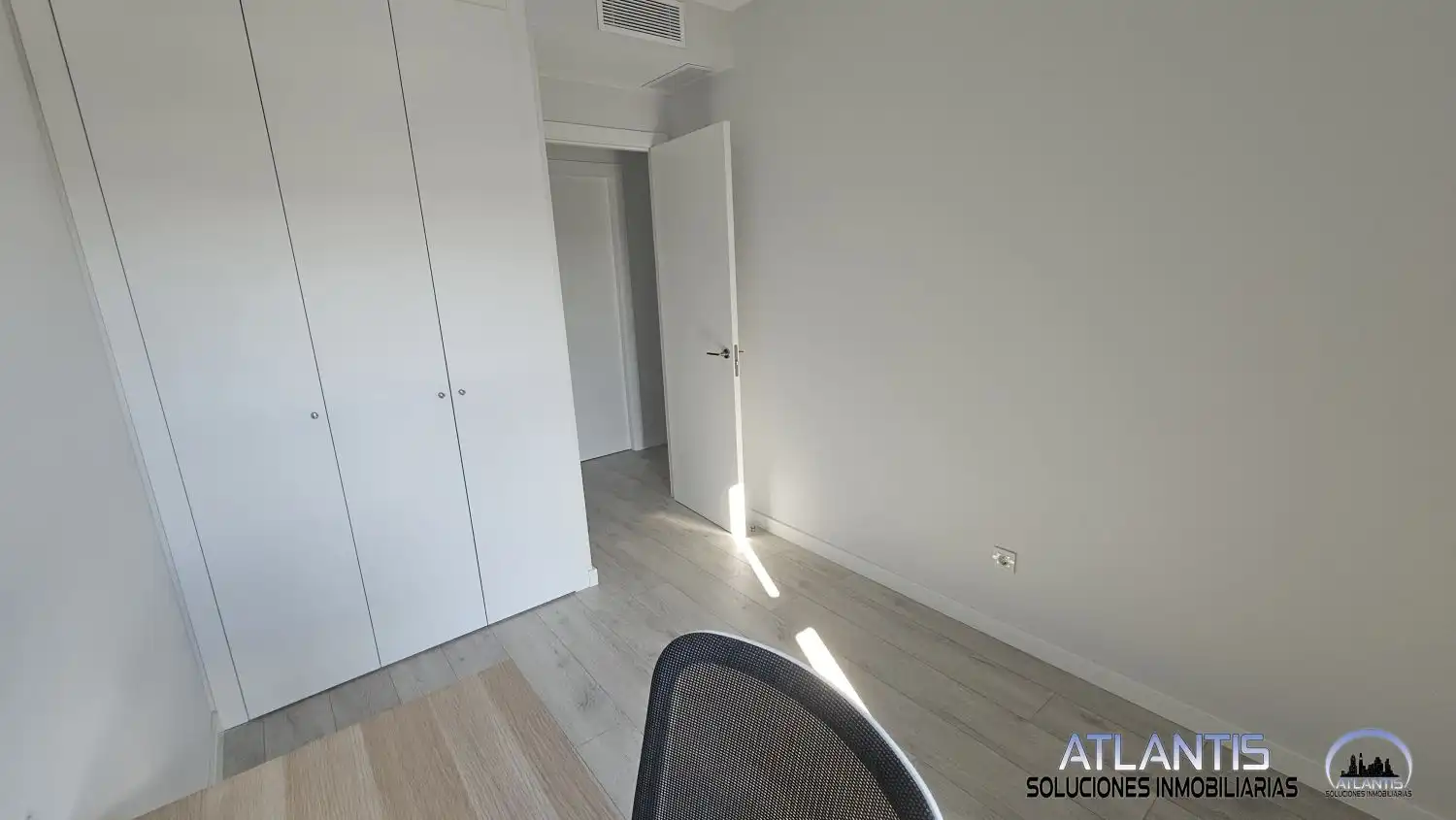 Bedroom of Flat for sale in Sevilla  with Air Conditioner, Heating and Community pool