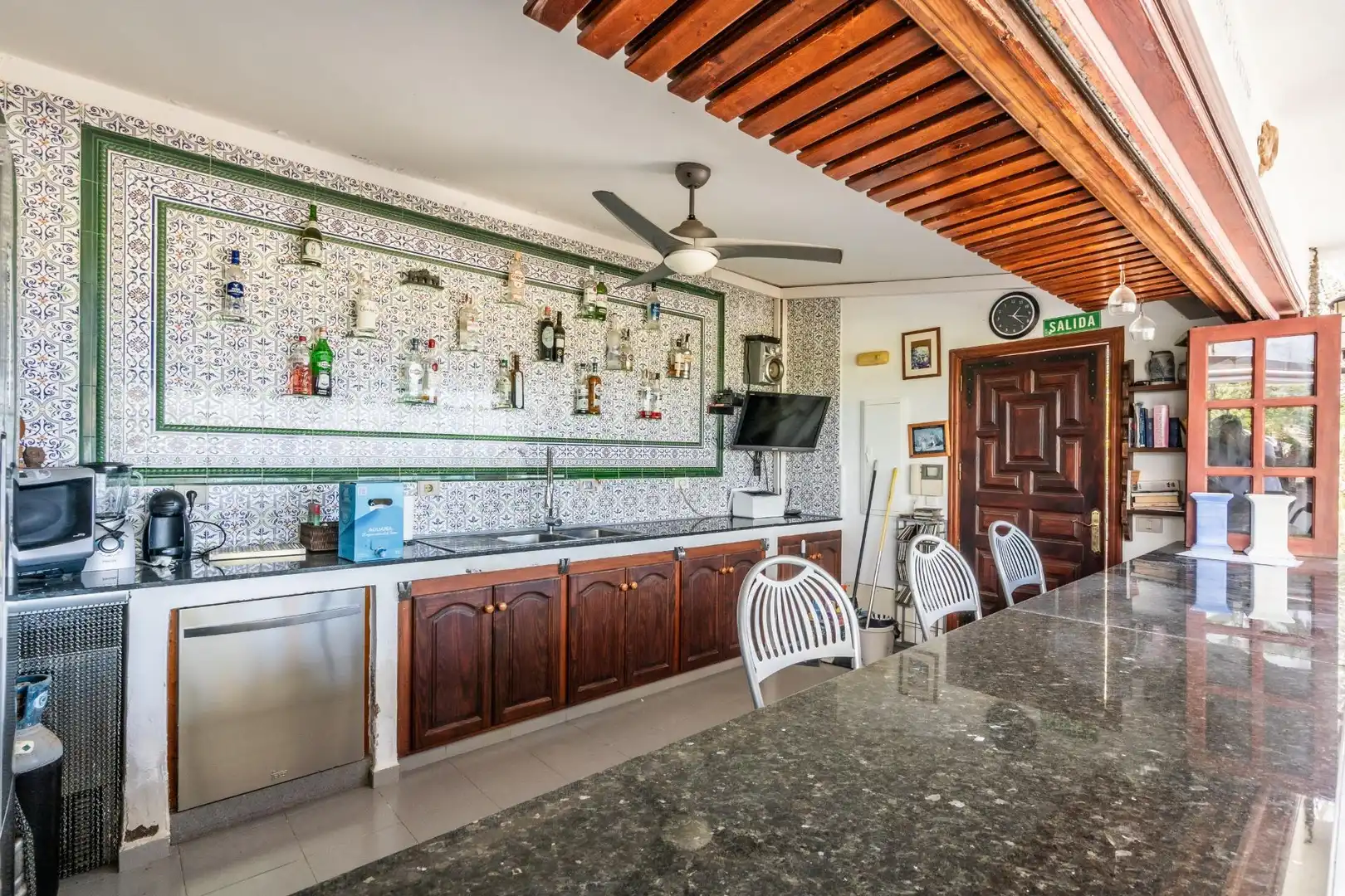 Cuina de Casa o xalet en venda en Guía de Isora amb Aire condicionat, Jardí privat i Terrassa
