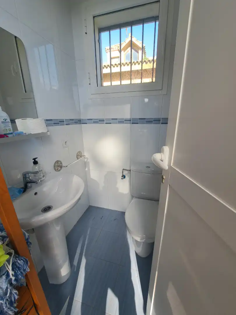 Bany de Casa o xalet en venda en Dos Hermanas amb Aire condicionat, Jardí privat i Terrassa