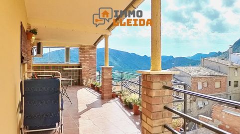 Foto 2 de Casa adosada en venta en Plaza de L'església, 16, Camarasa, Lleida