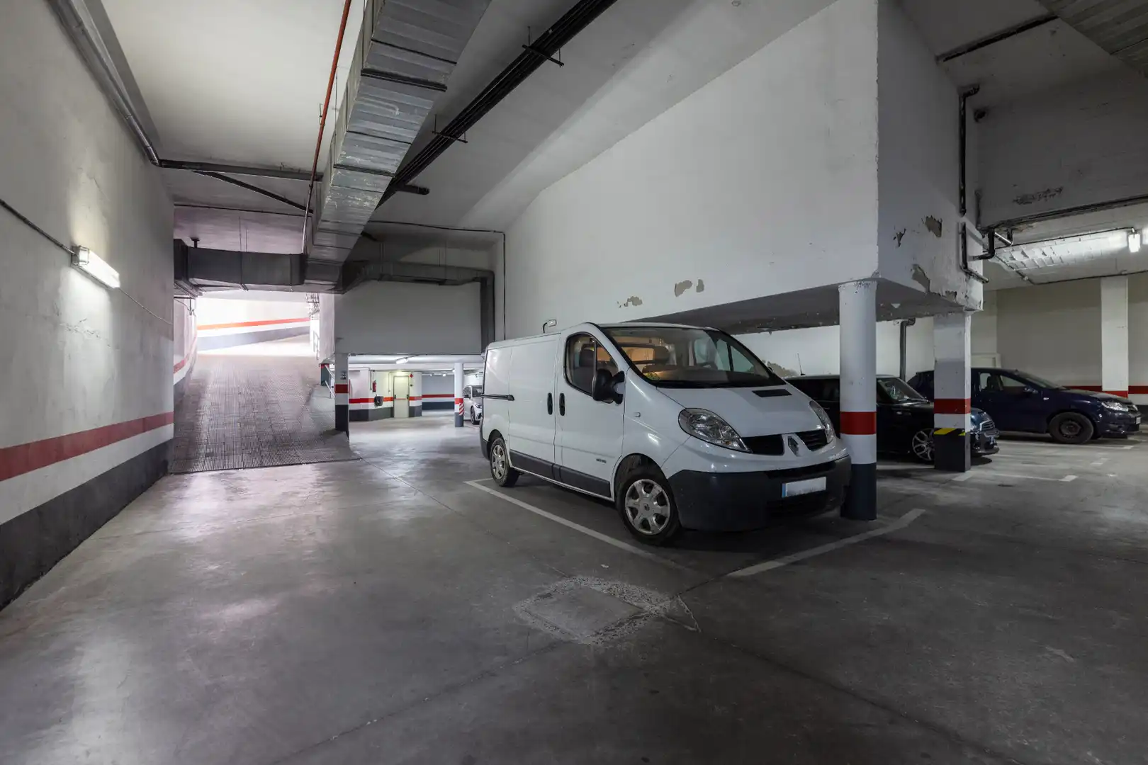 Aparcament de Dúplex en venda en Madrid amb Terrassa, Traster i Moblat
