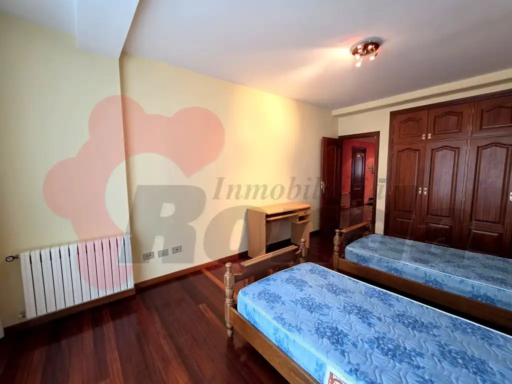 Schlafzimmer von Wohnung zur Miete in Lugo mit Möbliert