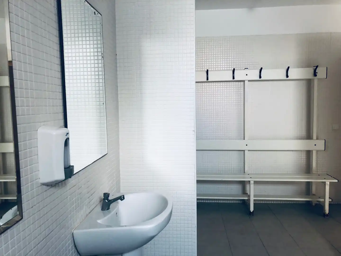 Baño de Apartamento de alquiler con opción a compra en La Pobla de Farnals con Aire acondicionado, Jardín privado y Trastero