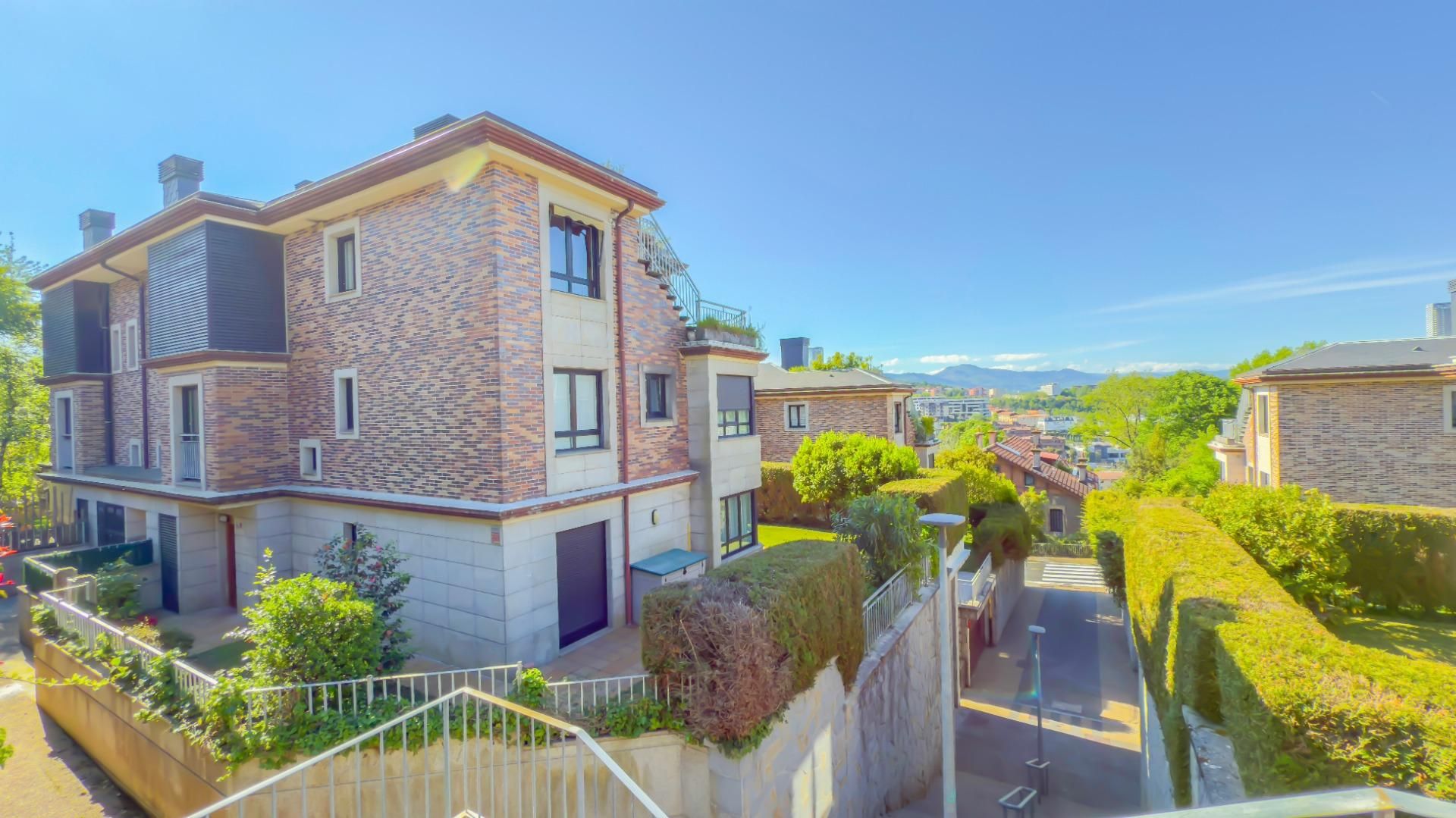 Exterior view of Attic for sale in Donostia - San Sebastián   with Heating, Terrace and Storage room