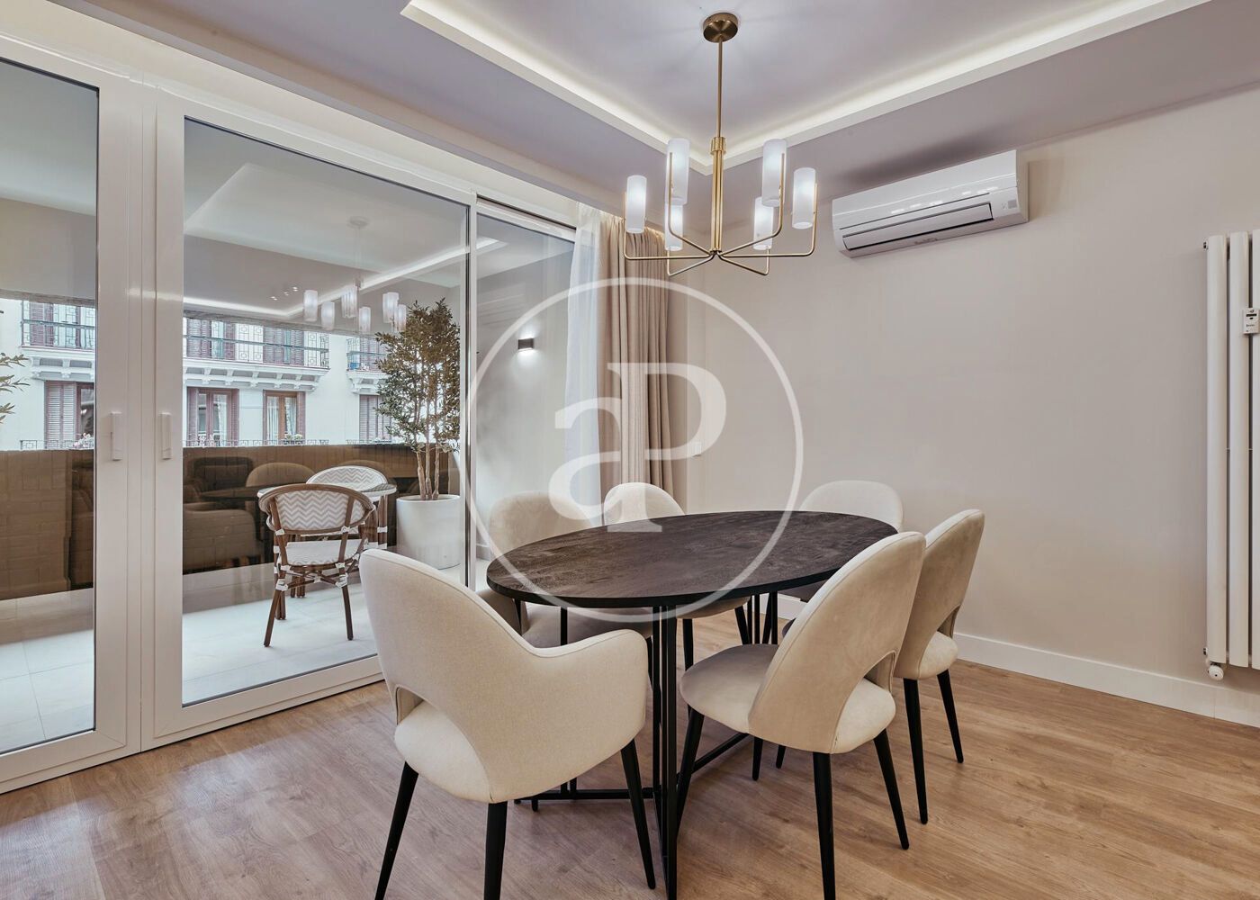 Menjador de Pis en venda en  Madrid Capital amb Aire condicionat, Calefacció i Terrassa