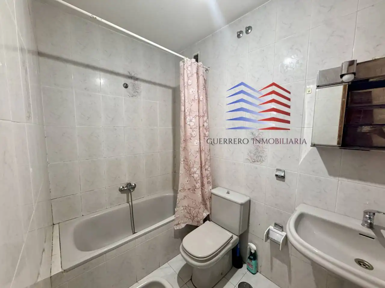Bathroom of Flat for rent in Couto