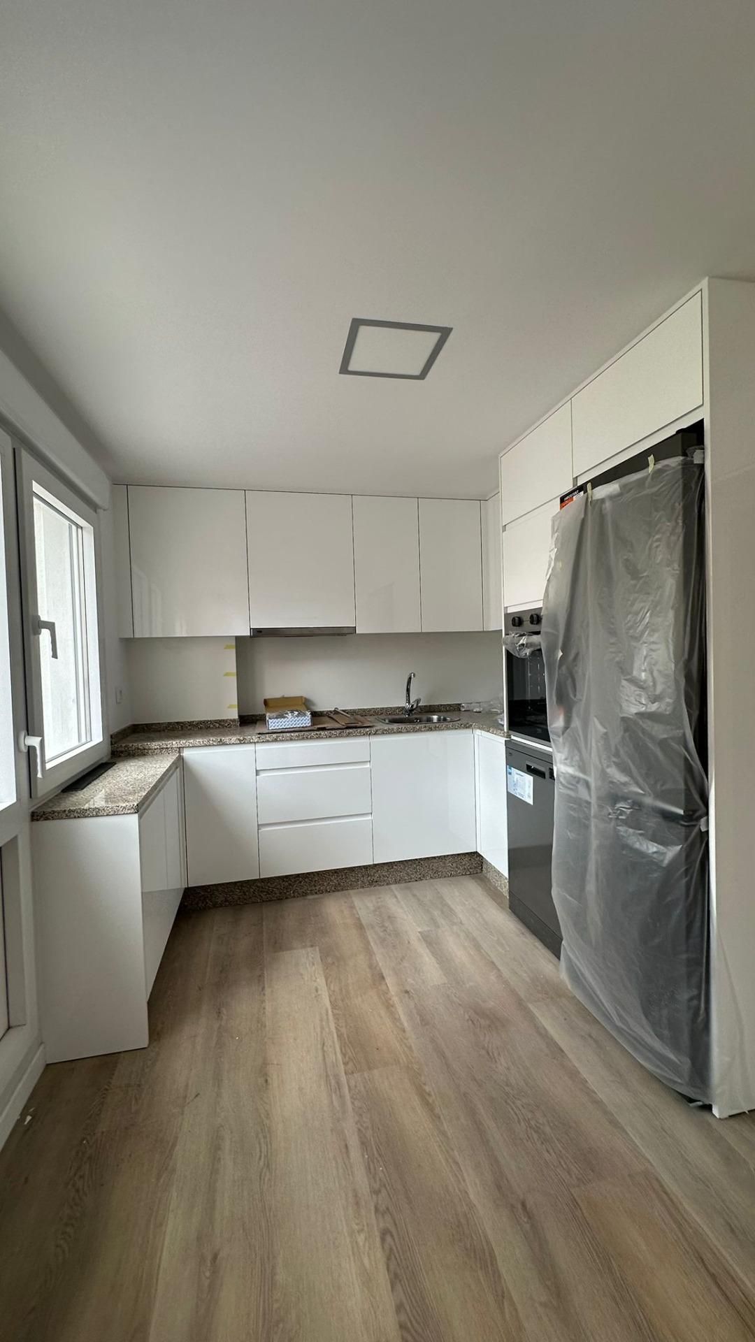 Cocina de Ático de alquiler en Ourense Capital  con Aire acondicionado y Terraza