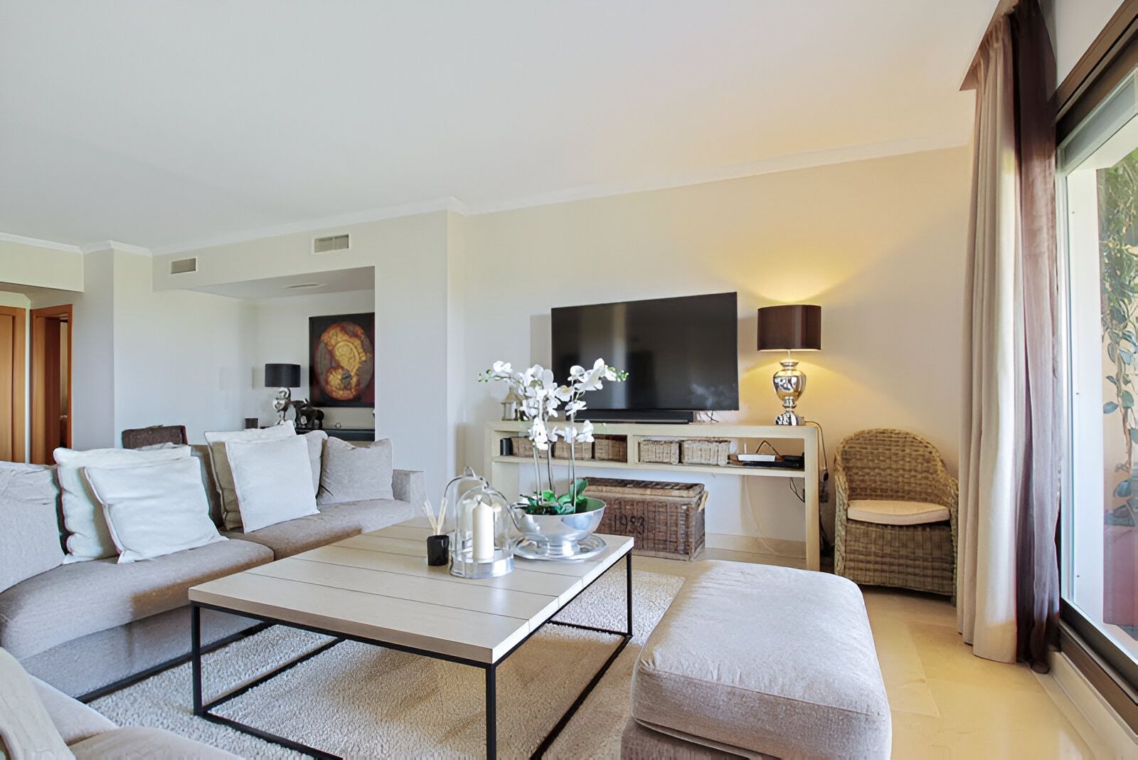Living room of Planta baja for sale in Estepona  with Air Conditioner, Terrace and Swimming Pool