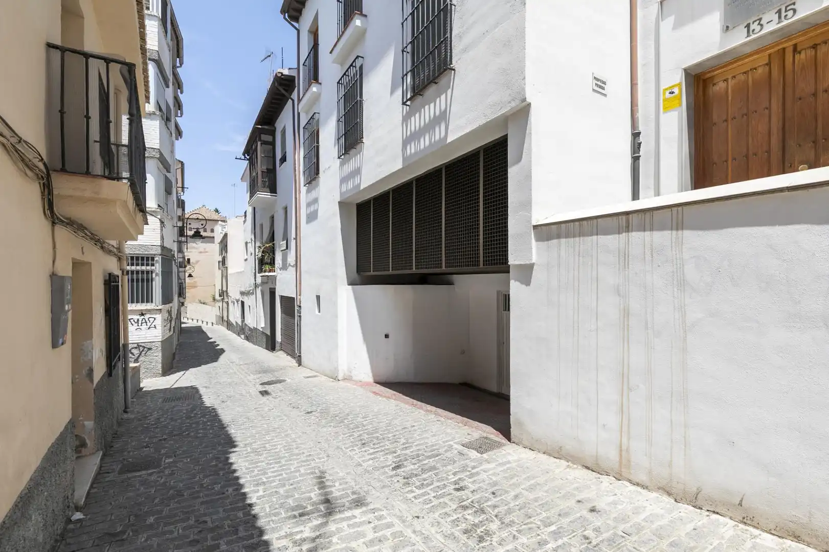 Vista exterior de Casa adosada en venda en Granada amb Jardí privat