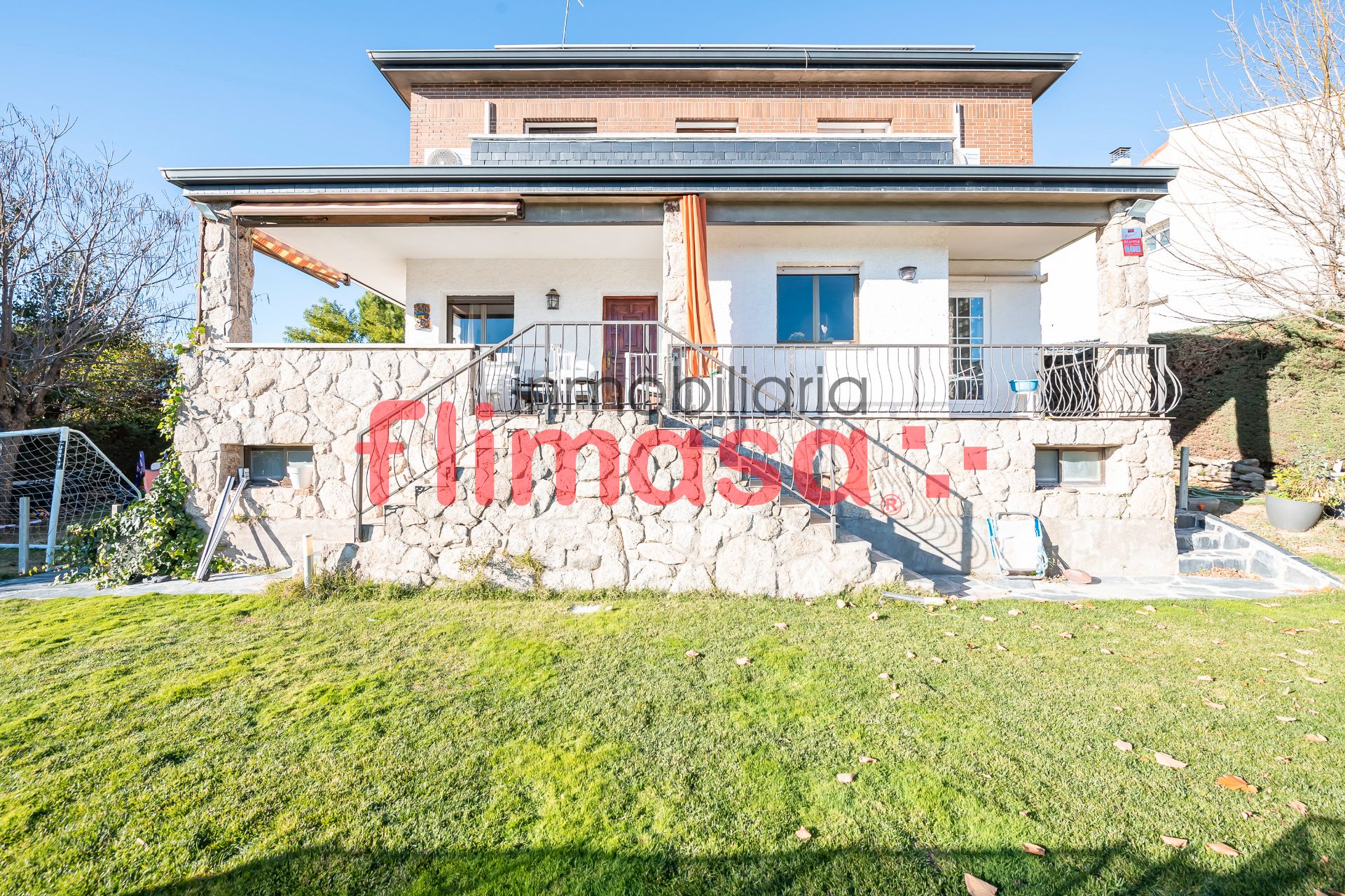 Vista exterior de Casa o xalet en venda en Villaviciosa de Odón amb Calefacció, Jardí privat i Terrassa